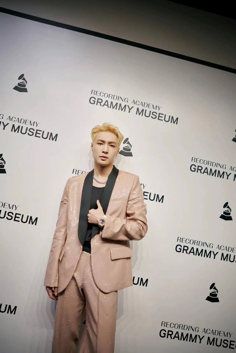 张艺兴受邀做客格莱美博物馆 以《面纱》舞台展示M-POP音乐
