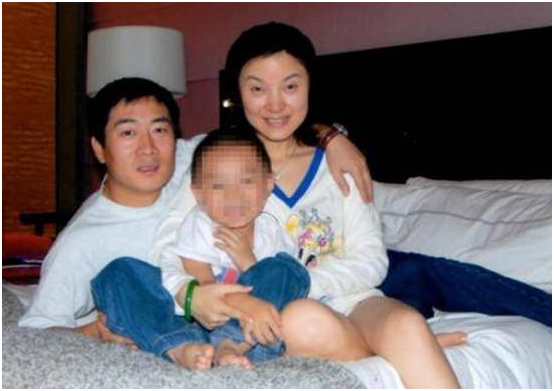 陈红患病紧急入院，被送到急症室，只有儿子陪在身边