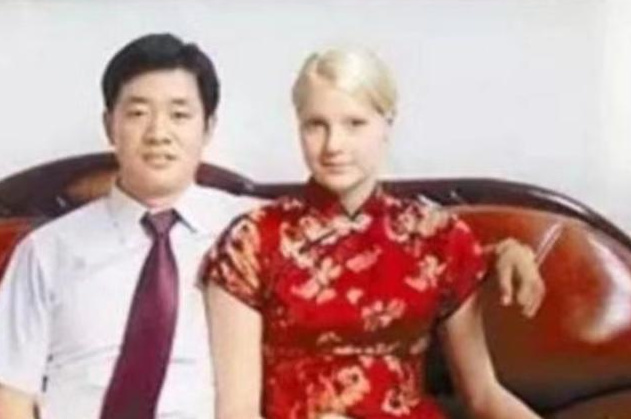 撒贝宁妻子李白被爆二婚，头婚也是中国人，引发网友热议