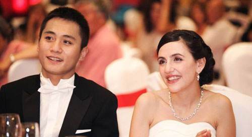 刘烨妻子是谁，两人是怎么认识的，为了她多年不工作！
