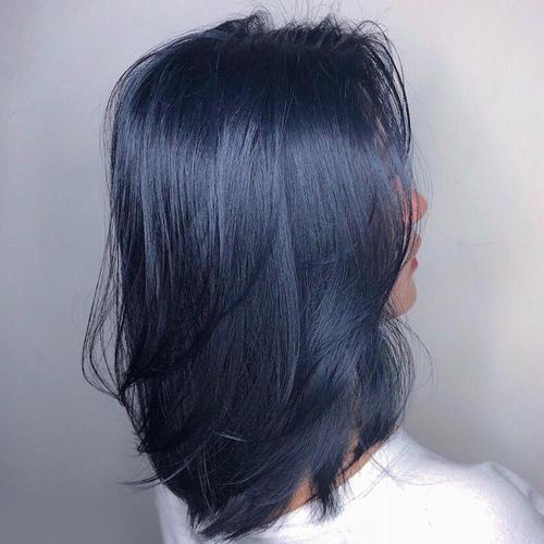 蓝黑色头发褪色后什么颜色，染完一般会维持多久后褪色，蓝黑色头发适合什么肤色？