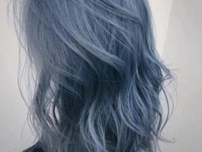 蓝黑色头发掉色过程详解