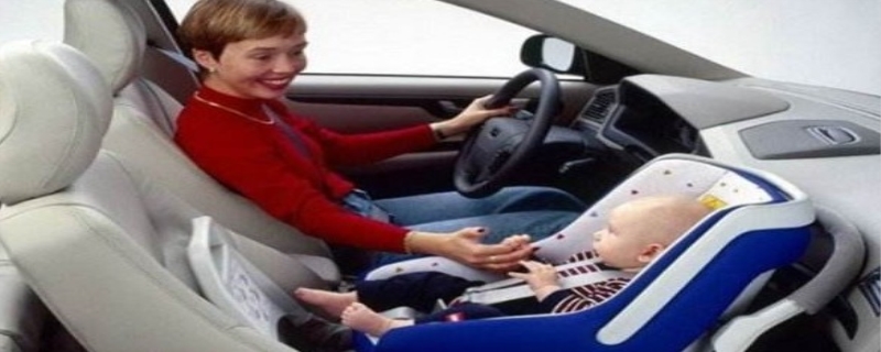 副驾驶多大小孩可以坐 副驾驶抱小孩扣分吗