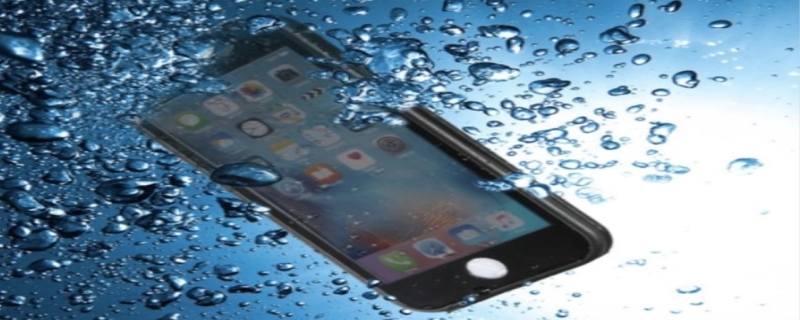手机掉水里怎么处理 手机掉水里多久能充电