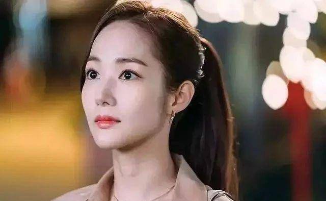 她一部剧换一张脸，33岁冻龄美回18岁，主演韩版《乡爱》赢尽口碑