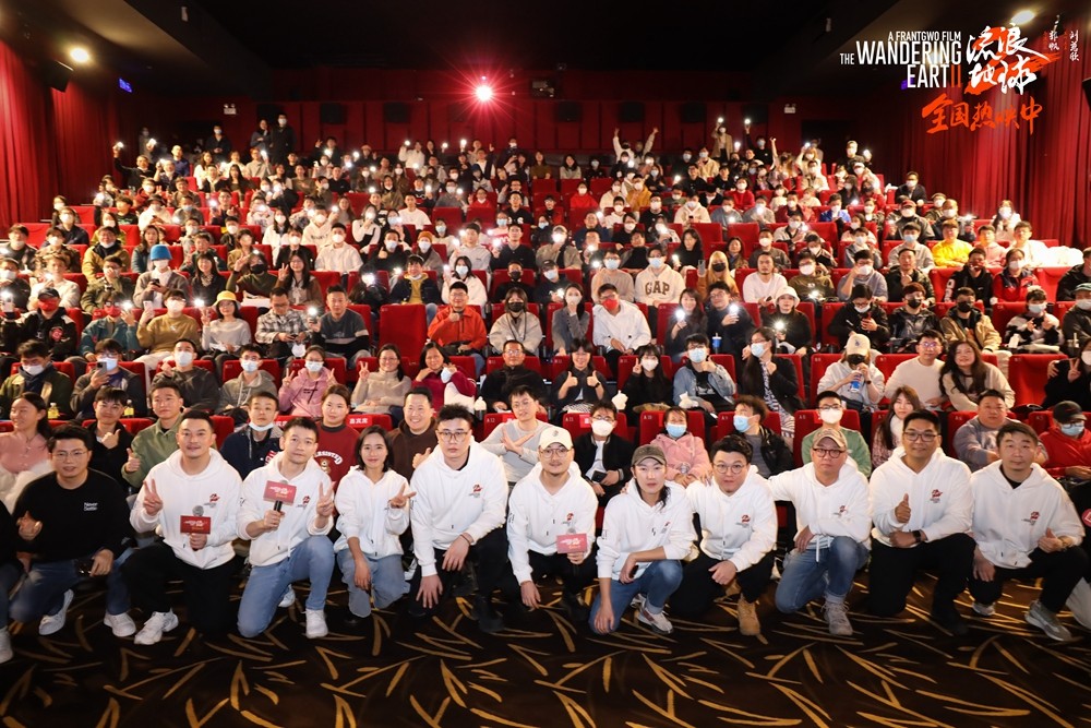 电影《流浪地球2》全国路演开启深圳站 真实道具现场亮相引发观众欢呼