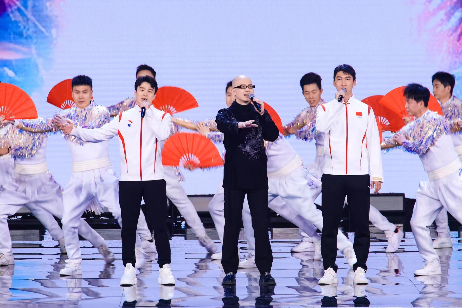 纪念北京冬奥会成功举办一周年 平安与冬奥冠军武大靖齐广璞合唱《雪龙吟》