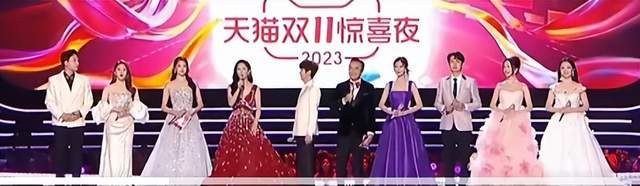 双11晚会湖南卫视主持人缺乏：谢娜刘烨才离开又回归，关晓彤凑数 