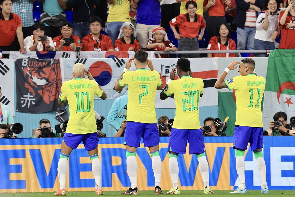 巴西名宿：韩国人太客气 要对乌拉圭扭 3张红牌起