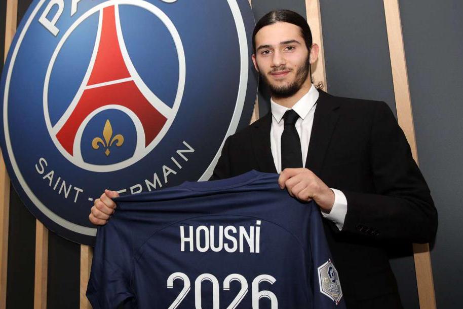 巴黎官方：17岁霍斯尼签下首份职业合