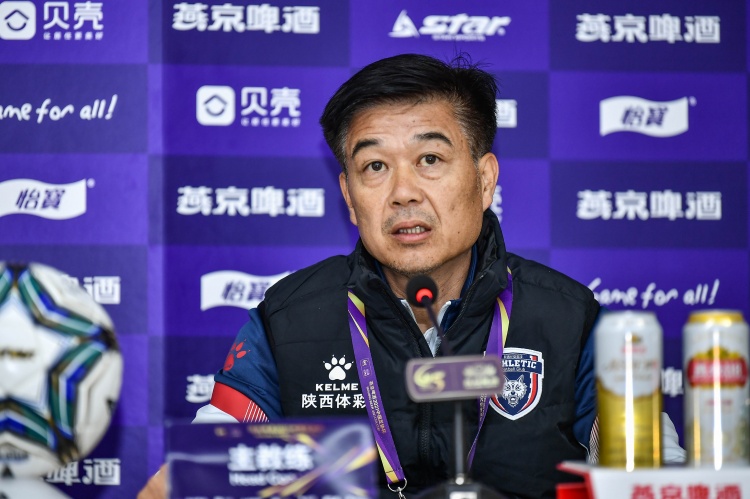 媒体人：陕西长安竞技主帅冯峰因照顾家人，已暂时告别球队