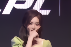继续整活 电竞美女主持人余霜模仿迪巴拉和梅西的庆祝动作