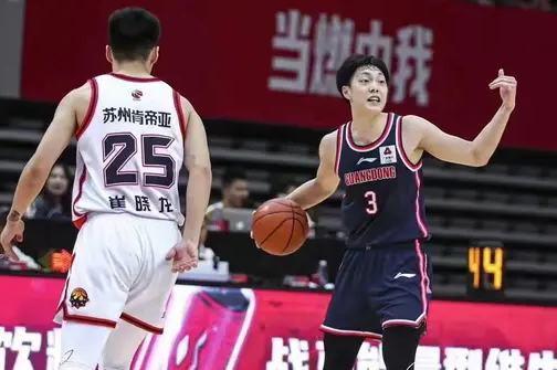后场双子星合砍34+9！胡明轩终于摆脱魔咒 徐杰成广东基石