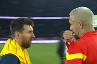 朗斯后卫梅迪纳：我和梅西说 很感谢他为阿根廷夺得世界杯