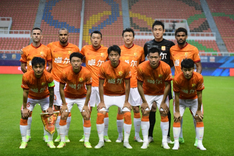 津媒：武汉长江的退出恐怕只是开始，中国足球的2023年不会平静