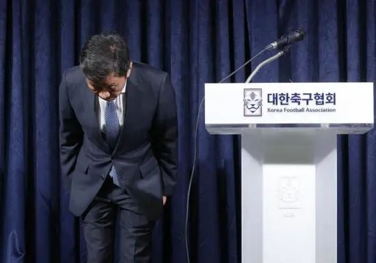 2024年德國歐洲杯用球照片曝光：黑白主色調，簡潔大氣