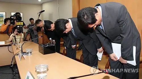 ??梅西和邁阿密青訓小球員一起為兒子蒂亞戈慶生??