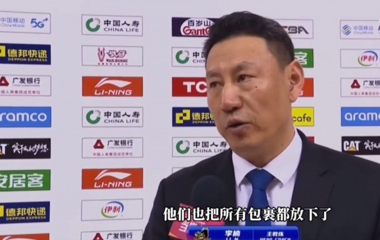 身體狀態很好！考文頓賽前秀折疊背扣 驚呆一旁的班巴