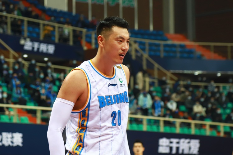 普斯卡什預定?2米01奧努阿楚土超神級蝎子擺尾絕殺+空翻慶祝??