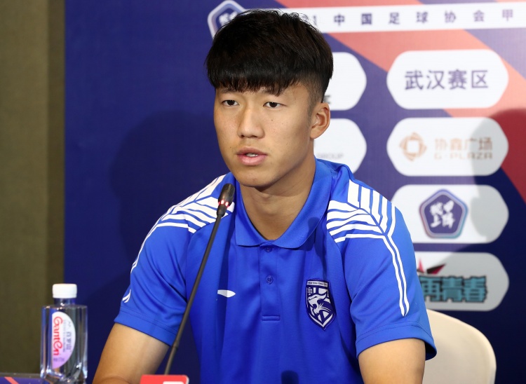 足球报：主教练里卡多挽留，足球最终张晓彬最终选择留在武汉三镇