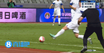 这合理吗新鹏城主帅塔托96分钟推搡球员仅仅吃到黄牌