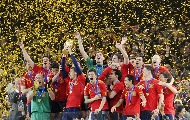 西班牙2010年奪冠陣容僅剩布斯克茨，再踢4場能追平卡西紀錄