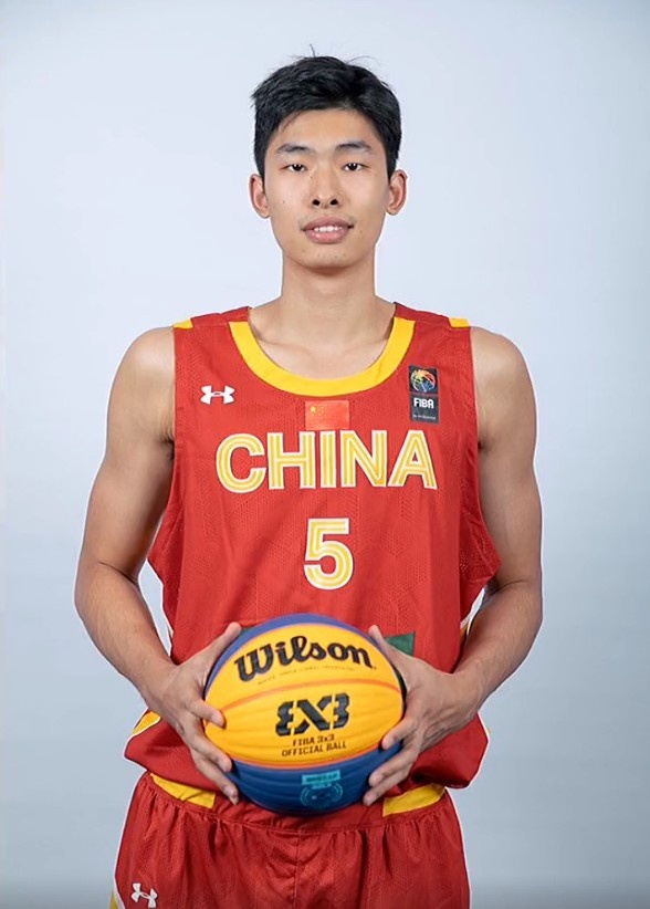 邹阳：不一定会参加CBA选秀 可能去三人篮球国家队待一年