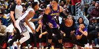 NBA常规赛湖人114-120国王 戴维斯空砍24分14篮板福克斯32分12助攻