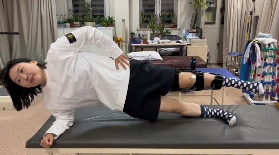 期待归来！疑似前叉韧带断裂和半月板损伤的武桐桐晒术后康复视频