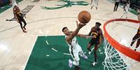 NBA最新战报老鹰121-106雄鹿 亨特24分字母哥空砍27分