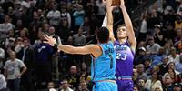 NBA今天战报爵士134-133太阳 马尔卡宁38分布克空砍49分10助攻