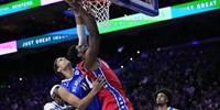 NBA常规赛76人110-102雄鹿 恩比德32分11篮板字母哥空砍25分 马克西伤退