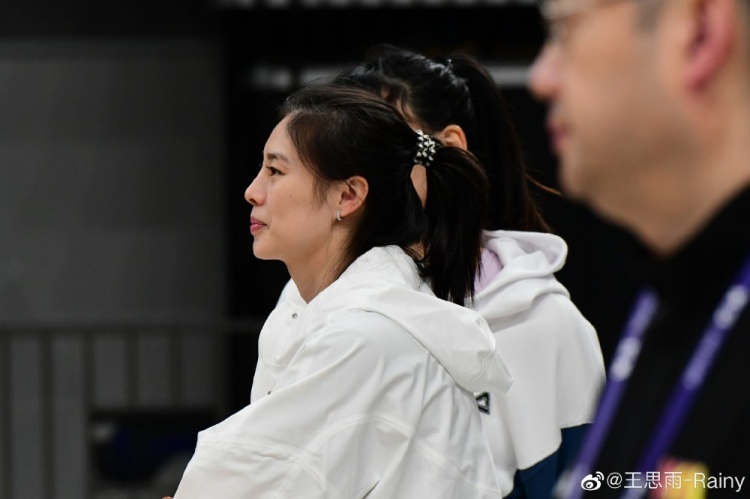 四川女篮新赛季至今保持全胜！王思雨：最近 快乐就完了☺️