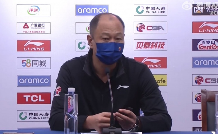崔万军谈输球：球队内线年轻 我们失误多给北京很多反击的机会
