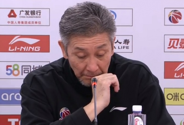 郑永刚：上半场一直被对方压着打 陈盈骏这一点没有限制住