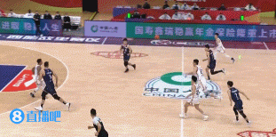 宝刀不老！赵睿助攻易建联空接扣篮