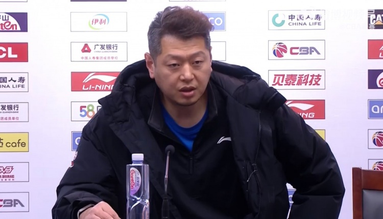 莫科谈赢球：球员们在第四节抛开了想赢怕输的包袱 全队放手一搏