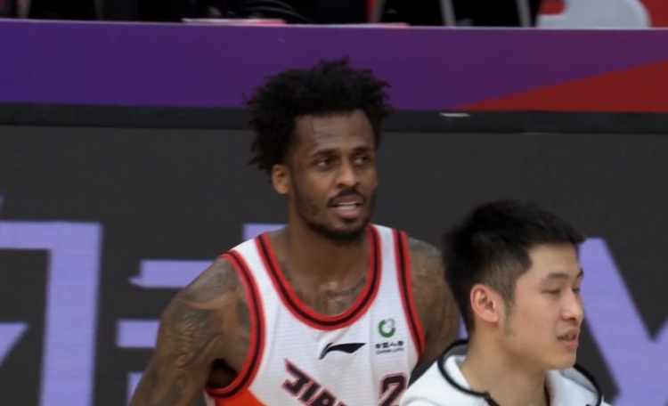 获胜功臣！布莱克尼拿下32分6篮板7助攻&下半场独得20分