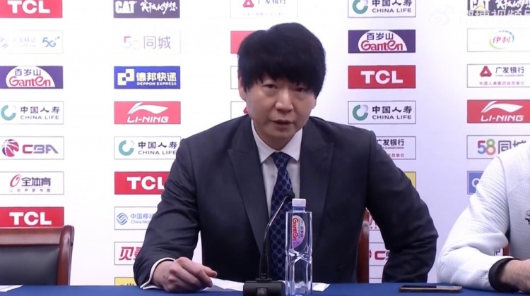 邱彪：大家今天克服了很大的困难 是靠队员的拼搏精神拿下胜利