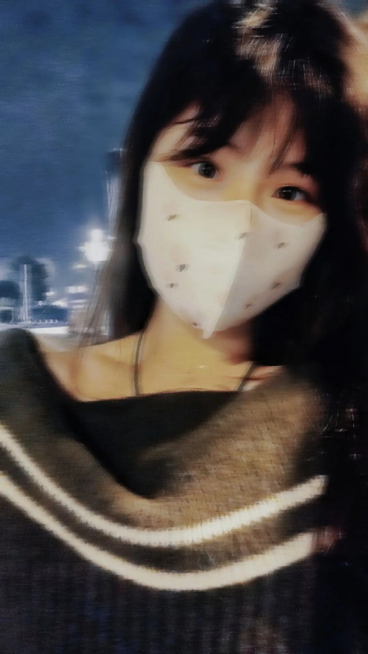 李月汝晒美照 杨舒予：小宝的肩不是肩 是迷死我的烟
