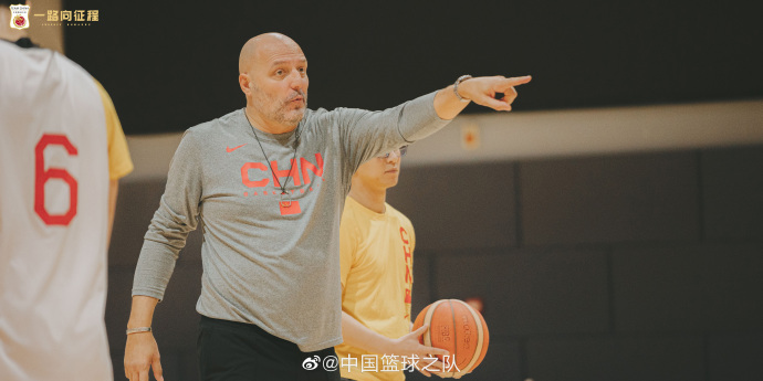 周琦：欧洲教练很看重团队默契 赵继伟：新帅要求我跟大家多沟通