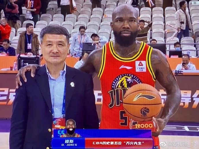 琼斯总得分破万&一剑封喉！姜伟泽：只能说大哥nb