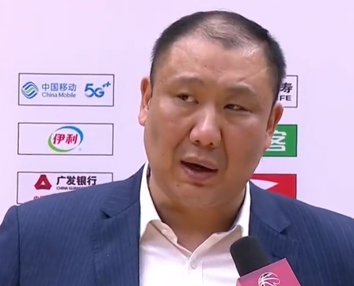 记者：对队员的表现怎么看？ 王晗：都很正常