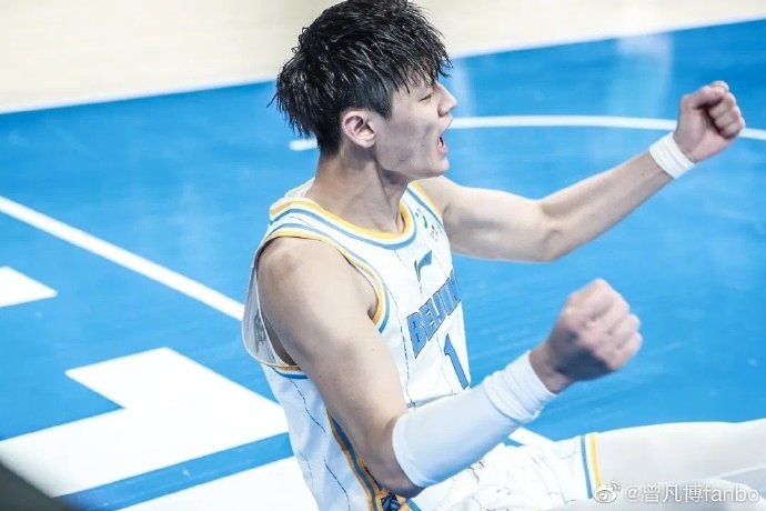 曾凡博：即使摔得再重 球迷也能让我感觉不到疼痛