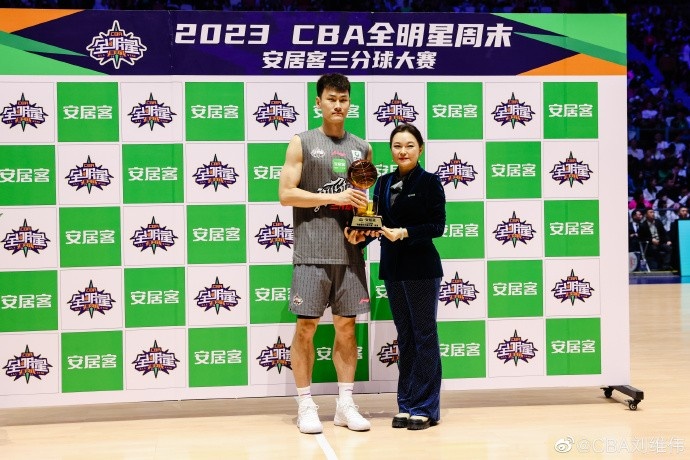 刘维伟祝贺弟子王睿泽加冕全明星三分王：付出必定会有回报！