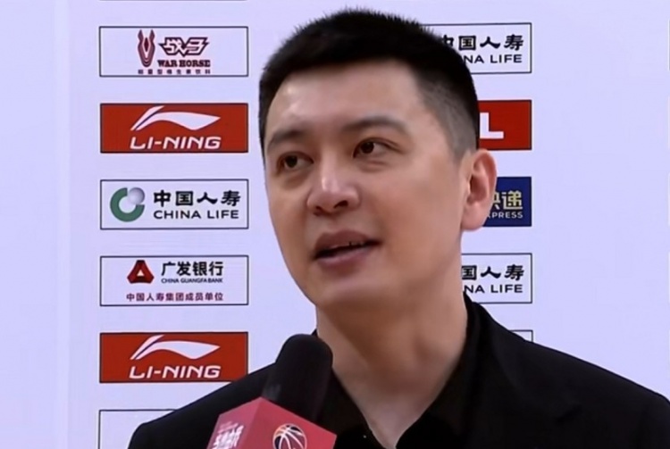 杨鸣：最近四个客场输了三个 关键时刻很少有球员站出来