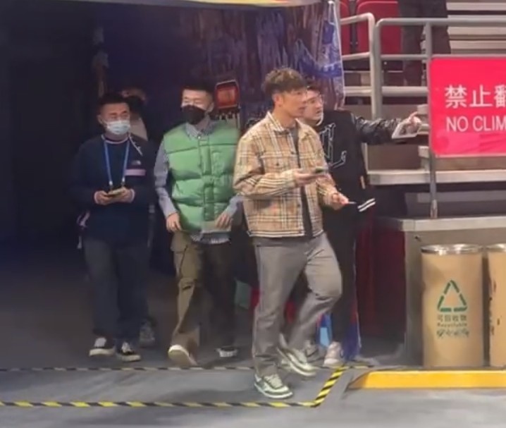 星光熠熠！德云社张九龄&杨九郎&国安球员张稀哲观战北京VS山西