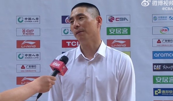 亚当斯缺席福建队赢球！朱世龙：队员敢打敢拼 打出了球队的精神