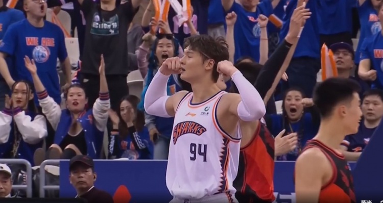 势不可挡！王哲林半场16中12砍下25分7篮板 单节得分均上双