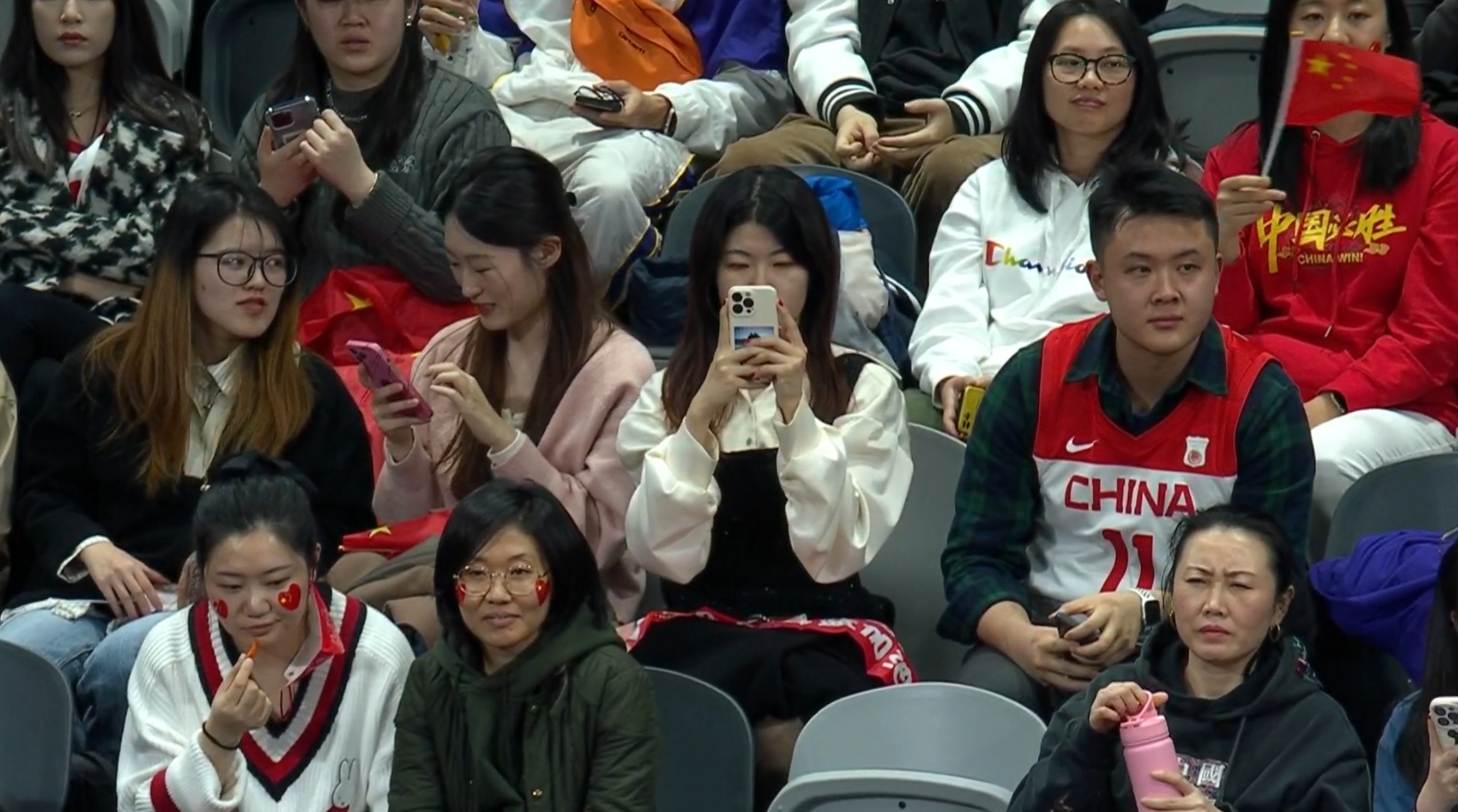 中国女篮VS新西兰女篮澳大利亚举办地现场大量中国球迷围观！